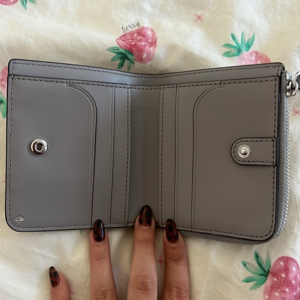 Cameron Small Bifold Wallet - Picture 4 of 4